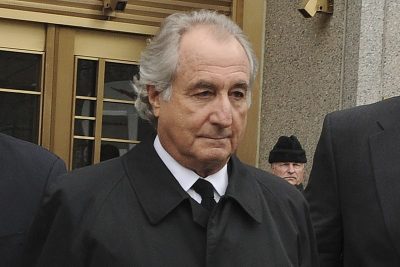 Bernie Madoff rời nhà tù liên bang Manhattan (New York) vào ngày 10/3/2009.