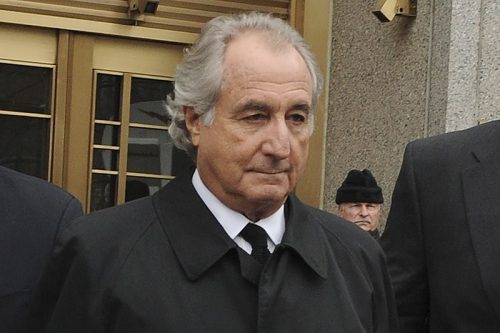 Bernie Madoff rời nhà tù liên bang Manhattan (New York) vào ngày 10/3/2009.