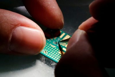 Đợt thiếu hụt chip khiến các hãng ô tô phải cân nhắc đến các cam kết dài hạn với các nhà sản xuất chip
