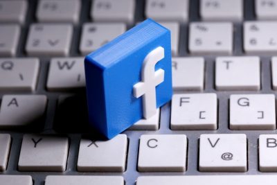 Đơn kiện nhắm vào các thương vụ mua lại Instagram và WhatsApp của Facebook.