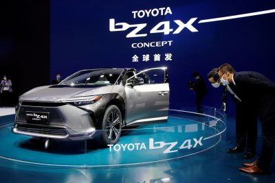 Toyota dự định bán chiếc SUV chạy hoàn toàn bằng điện bZ4X vào năm tới.