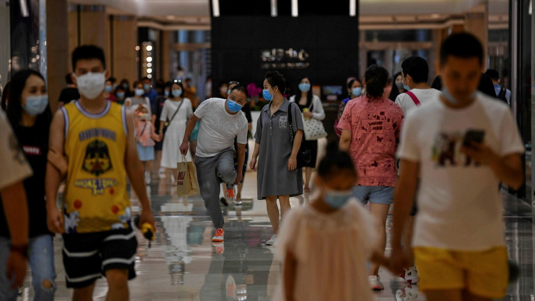 Doanh số bán lẻ của Trung Quốc chỉ tăng 2,5% trong tháng 8, mức thấp nhất trong 1 năm.