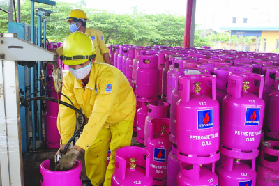 Giá gas tăng gần 150.000 đồng/bình 12 kg từ đầu năm.