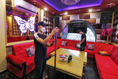 Quán karaoke ở TP HCM đã dừng hoạt động trong hơn 6 tháng trước khi mở cửa trở lại vào hôm qua.