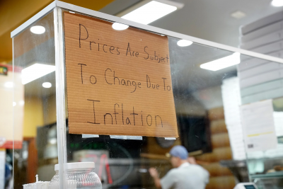 Một nhà hàng ở Mỹ cảnh báo giá có thể thay đổi do lạm phát.