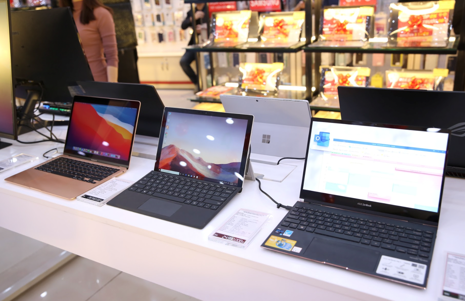 Nhiều chuỗi bán lẻ laptop mở thêm cửa hàng trong giai đoạn cuối năm nay – đầu năm sau.
