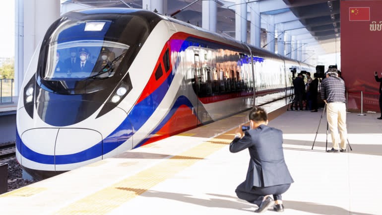 Dự án đường sắt Trung Quốc – Lào hầu hết được cấp vốn và xây dựng bởi Trung Quốc.