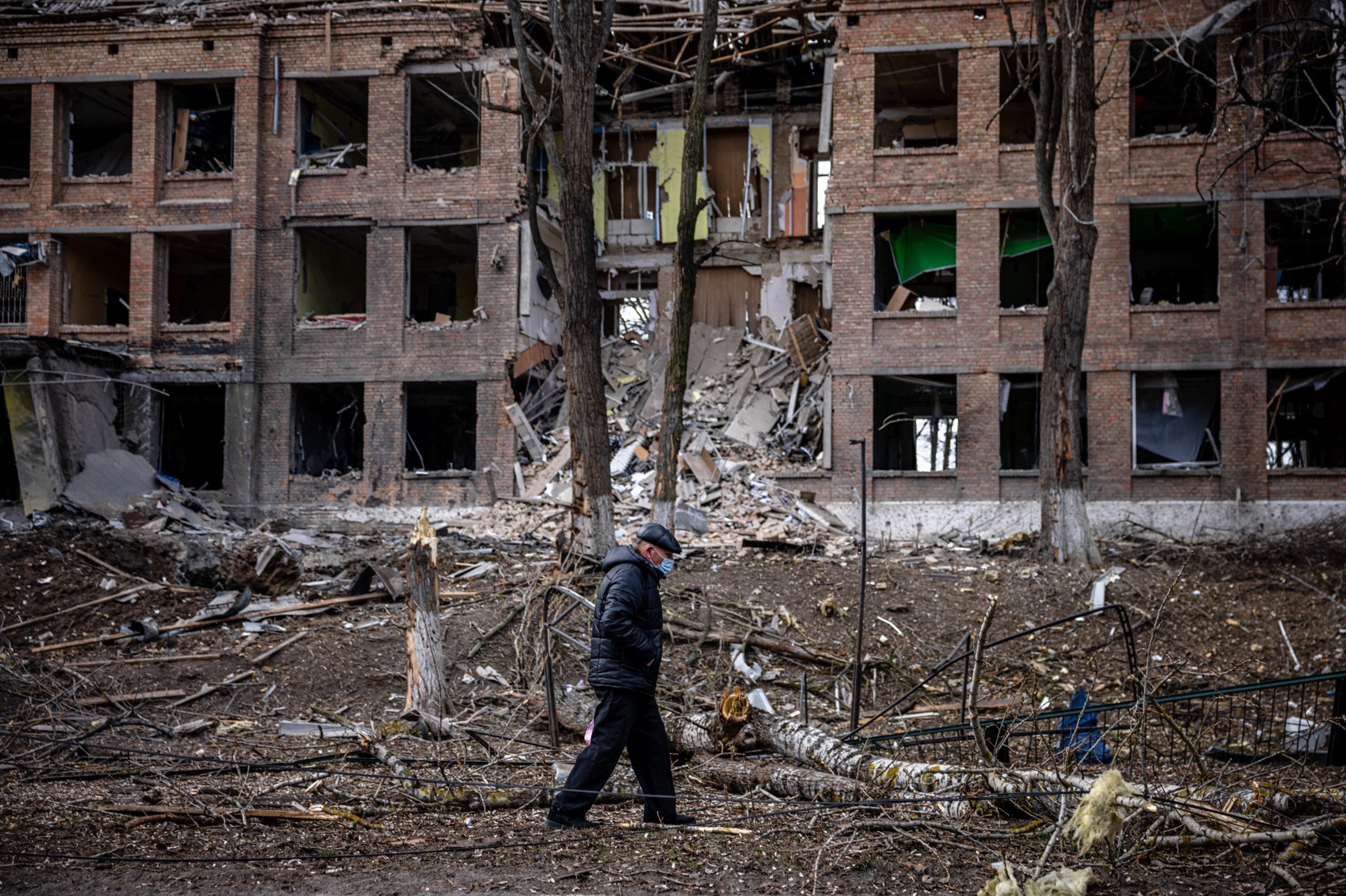 Tàn tích của một tòa nhà ở Vasylkiv sau khi trúng tên lửa của Nga. Ảnh: AFP.