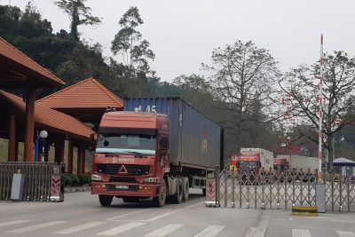Cửa khẩu Hữu Nghị đang tồn 921 xe tải xuất khẩu sang Trung Quốc.