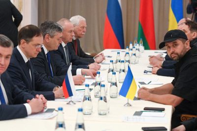 Các nhà đàm phán Nga và Ukraine thảo luận hôm thứ Hai ở Gomel, Belarus.