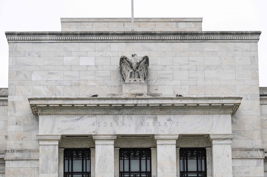 Fed bắt đầu cuộc họp 2 ngày vào thứ Ba, nhiều khả năng tăng lãi suất nhanh hơn kỳ vọng trước đó.