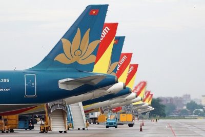 Lượng hành khách thông qua các cảng hàng không Việt Nam trong 6 tháng đầu năm tăng 56,8% so với cùng kỳ 2021.