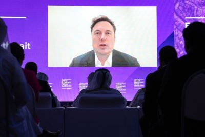 Elon Musk phát biểu ở Diễn đàn Kinh tế Qatar của Bloomberg hôm thứ Ba.