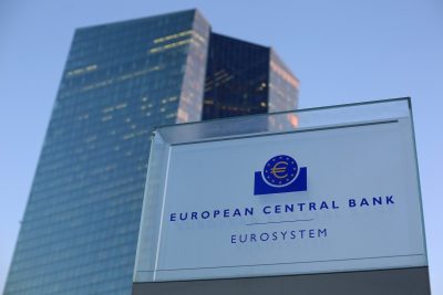 ECB tăng lãi suất lớn hơn dự kiến trong bối cảnh lạm phát của khối đã tăng lên 9%.