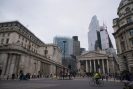 Ngân hàng Trung ương Anh tuyên bố mua trái phiếu chính phủ Anh dài hạn để trấn an thị trường.