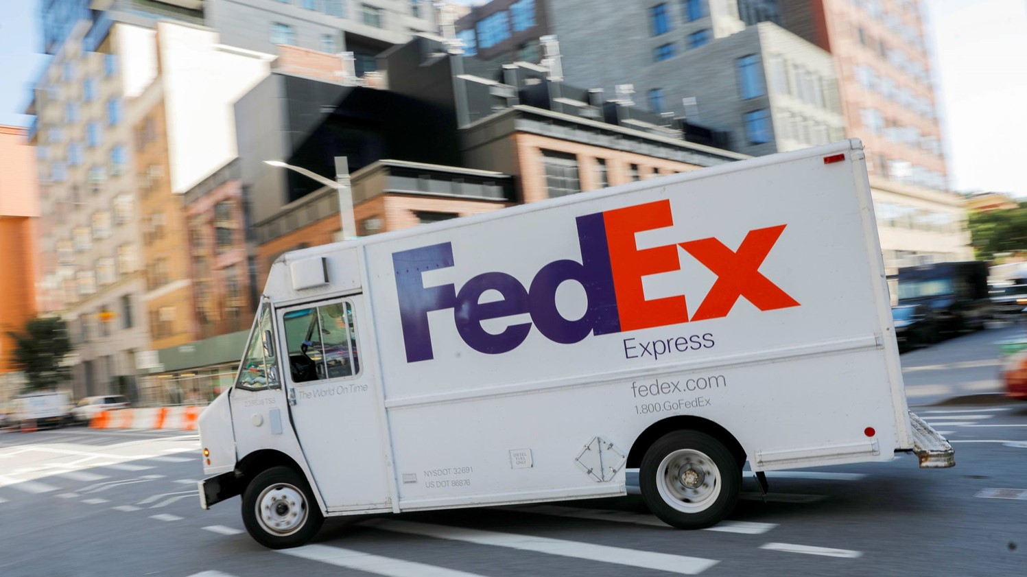 Cổ phiếu của FedEx giảm mạnh nhất từ trước đến nay trong phiên thứ Sáu.