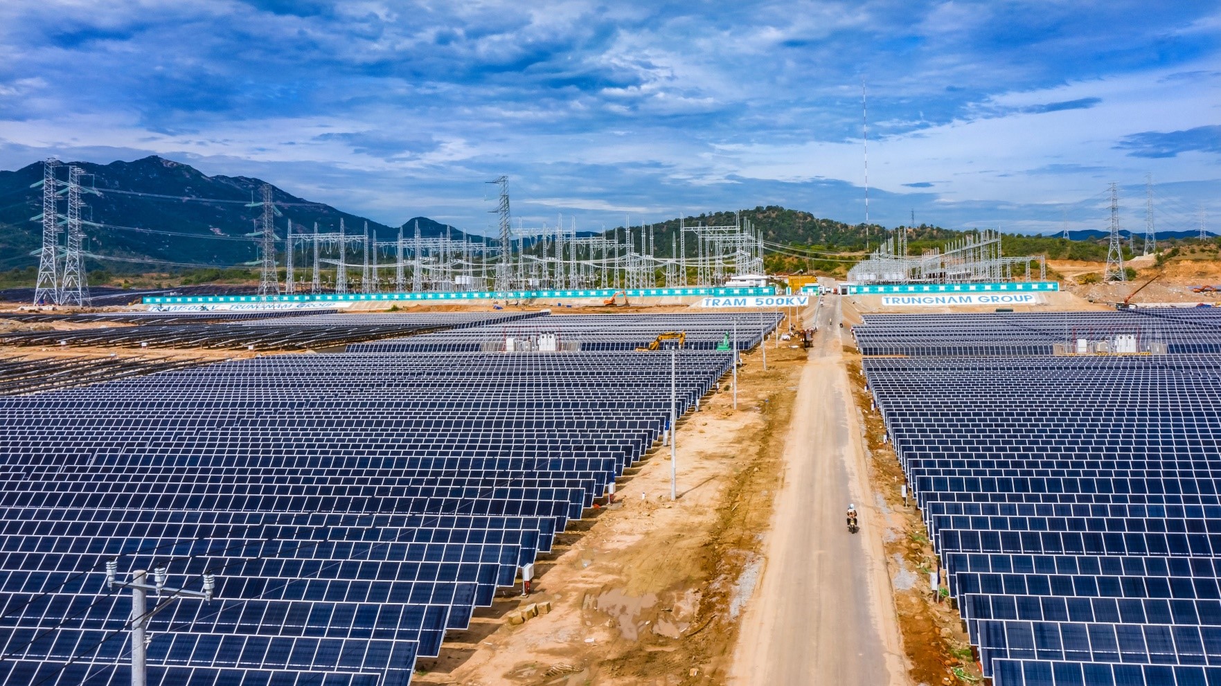 Nhà máy điện mặt trời Trung Nam – Thuận Nam có công suất lắp đặt 450 MW nhưng EVN hiện chỉ mua 278 MW.