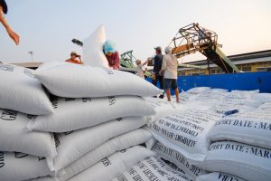 Một thương nhân cho biết giá gạo tăng do nguồn cung từ Đồng bằng sông Cửu Long bị thắt chặt.