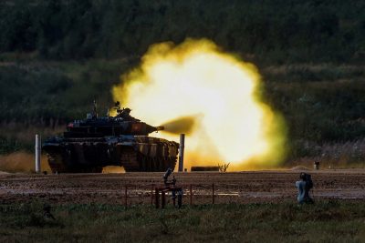 Việt Nam là một trong những khách hàng mua vũ khí nhiều nhất của Nga, bao gồm xe tăng T-72 B3.