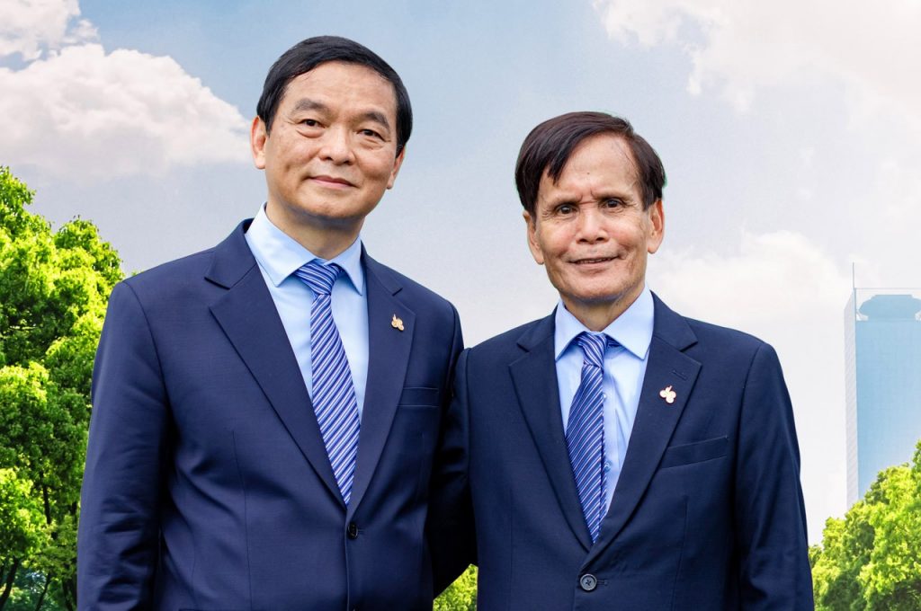 Ông Lê Viết Hải (trái) từng quyết định nhường ghế Chủ tịch HĐQT Tập đoàn Xây dựng Hòa Bình cho ông Nguyễn Công Phú, nhưng thay đổi ý định vào phút chót.