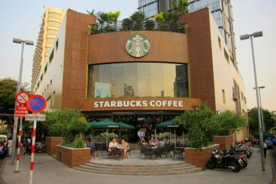 Starbucks là một trong số ít chuỗi cà phê nước ngoài trụ lại được ở thị trường Việt Nam.