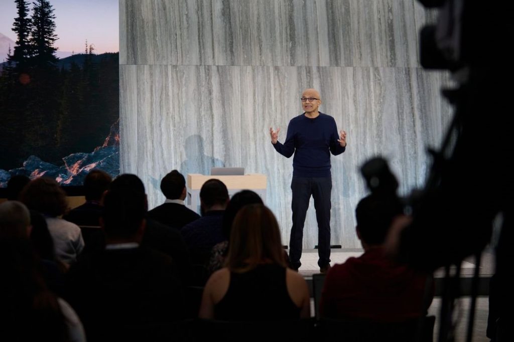 Satya Nadella – CEO của Microsoft – phát biểu tại một sự kiện của công ty vào tháng trước.