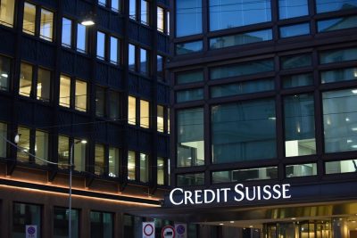 Credit Suisse – có tổng tài sản 500 tỷ USD và 50.000 nhân viên – được coi là một ngân hàng quan trọng trong hệ thống toàn cầu.