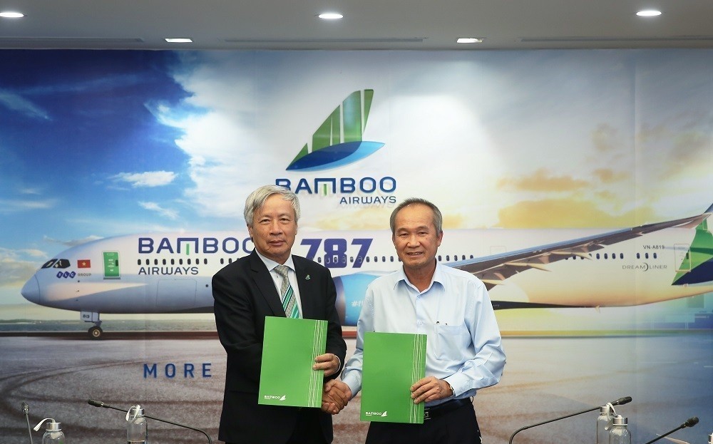 Ông Dương Công Minh (phải) trở thành cố vấn cấp cao cho HĐQT của Bamboo Airways từ tháng 8/2022.