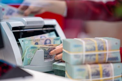Lãi suất tái chiết khấu giảm 1 điểm phần trăm, sau khi tăng 2 điểm phần trăm vào cuối năm ngoái.