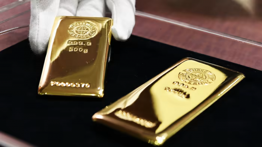 Nhà đầu tư ưa chuộng mua vàng khi tình hình thị trường biến động.