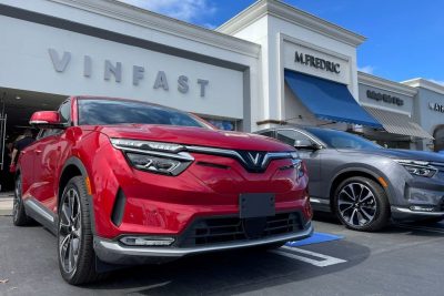 VinFast giao 45 chiếc xe điện đầu tiên cho khách hàng Mỹ vào đầu tuần này.