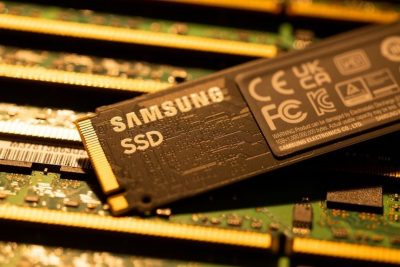 Samsung cho biết đang giảm sản lượng chip nhớ, tham gia cùng các nhà sản xuất khác trong ngành để đối phó với tình trạng dư cung.