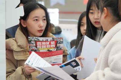 Tỷ lệ thất nghiệp của thanh niên Trung Quốc tăng lên mức kỷ lục 20,4% trong tháng 4.