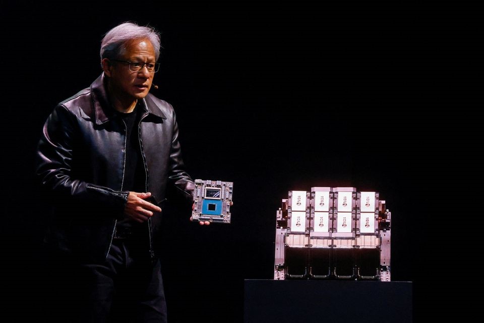 Jensen Huang luôn mặc áo khoác da màu đen trong các buổi giới thiệu sản phẩm của Nvidia.