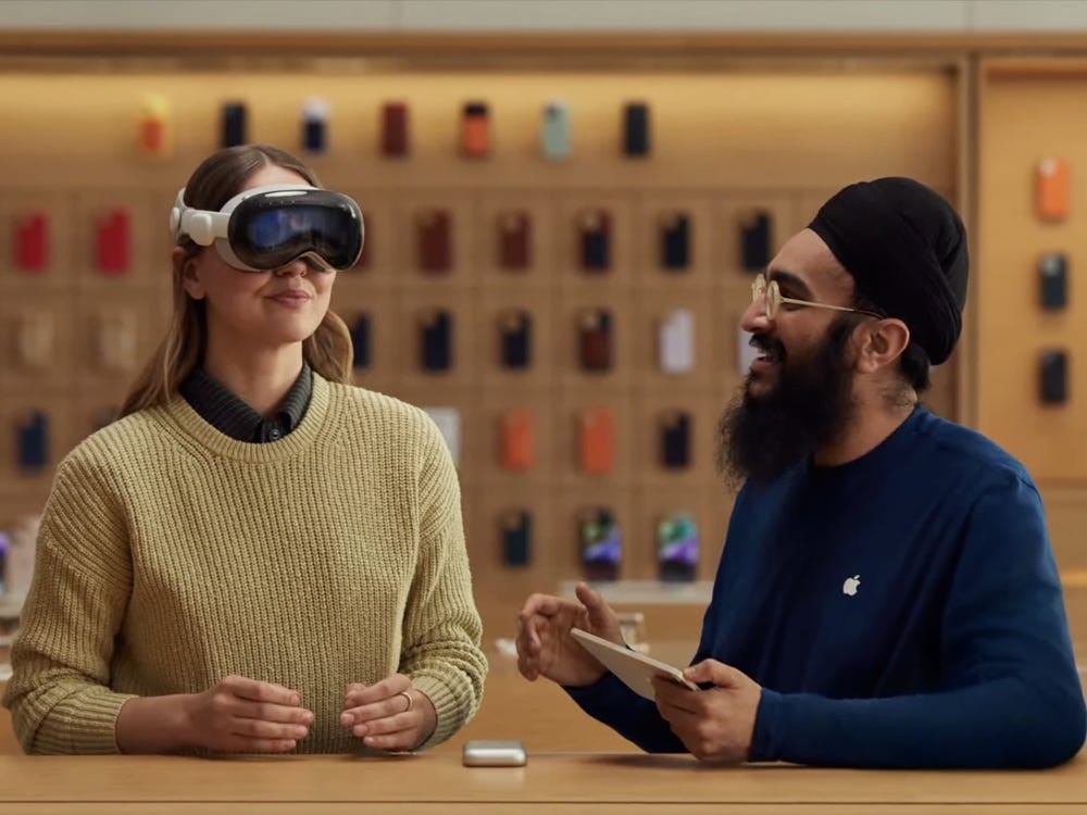 Kính Vision Pro của Apple dự kiến mở bán đầu năm sau với giá 3.499 USD.
