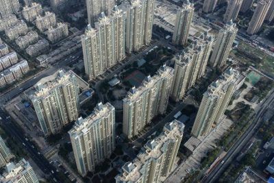 Thị trường bất động sản Trung Quốc khủng hoảng với núi nợ chồng chất.