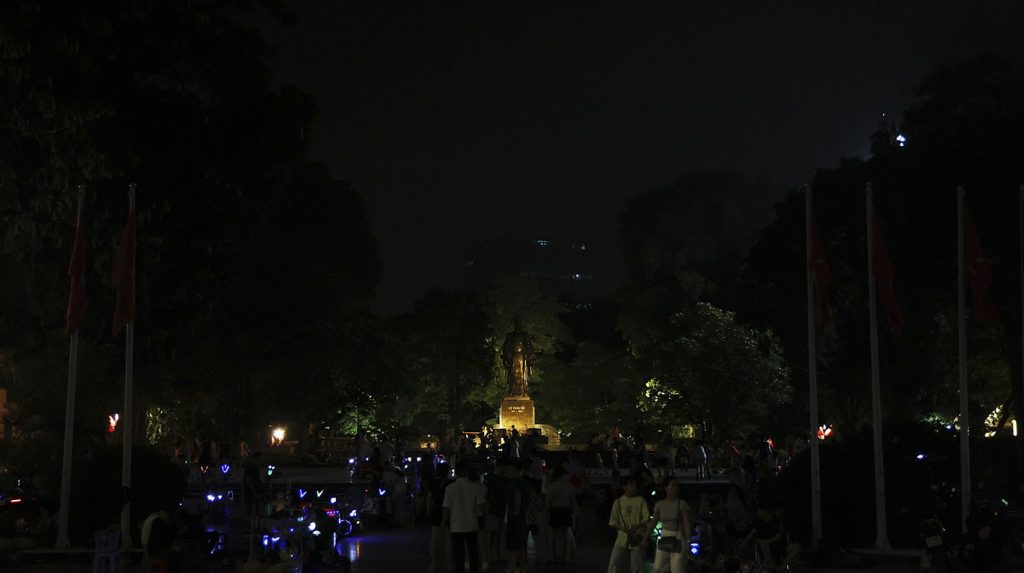 Mất điện ảnh hưởng đến đời sống của người dân và hoạt động sản xuất của doanh nghiệp.