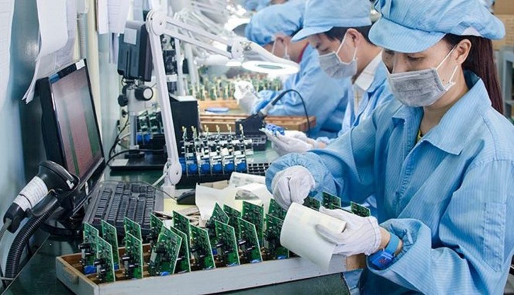 Các hãng máy tính chọn Việt Nam làm nơi sản xuất vì lợi ích về địa lý và lao động.