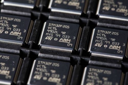 Arm thống trị thị trường điện thoại thông minh và đang tìm cách xâm nhập vào những lĩnh vực khác như mạng máy tính, điện toán đám mây và ô tô.