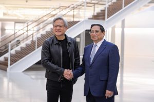 Thủ tướng Phạm Minh Chính trao đổi với CEO Nvidia Jensen Huang.