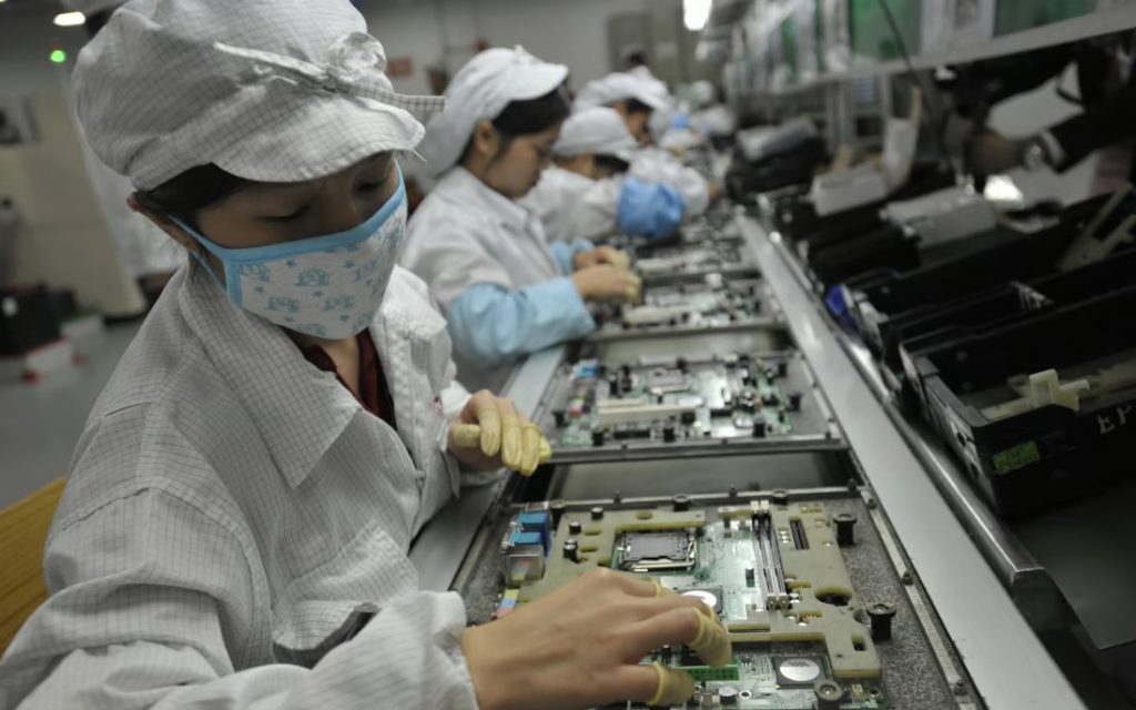 Công nhân tại một nhà máy ở phía nam Trung Quốc. Ảnh: AFP/The Telegraph. Công nhân tại một nhà máy ở phía nam Trung Quốc. Ảnh: AFP/The Telegraph.