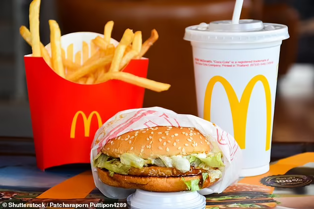 Kể từ đó, hàng trăm người dùng TikTok đã xác nhận rằng phần ăn này – bao gồm một Coca lớn và khoai tây chiên – có thể ngăn chặn các triệu chứng đau nửa đầu “ngay lập tức”. Ảnh: Daily Mail. Kể từ đó, hàng trăm người dùng TikTok đã xác nhận rằng phần ăn này – bao gồm một Coca lớn và khoai tây chiên – có thể ngăn chặn các triệu chứng đau nửa đầu “ngay lập tức”. Ảnh: Daily Mail.