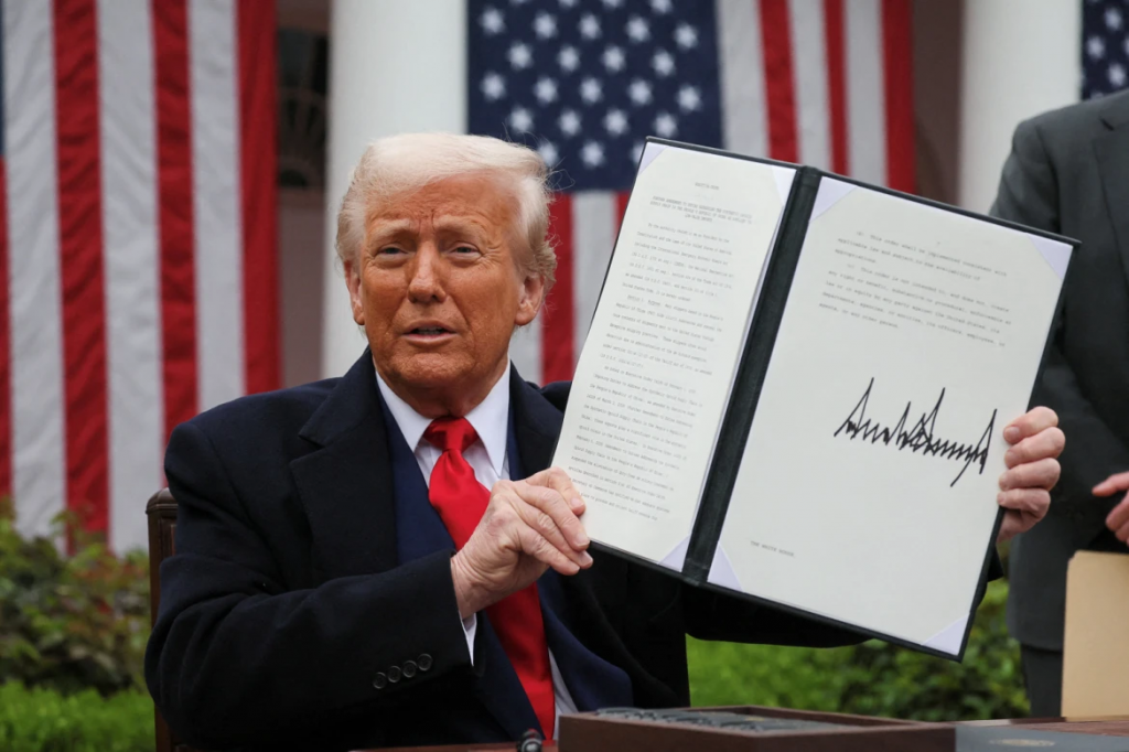 Một tòa án phán quyết rằng Tổng thống Trump không có thẩm quyền áp thuế quan theo Đạo luật Quyền hạn Kinh tế Khẩn cấp Quốc tế (IEEPA). Ảnh: Leah Millis/Reuters. Một tòa án phán quyết rằng Tổng thống Trump không có thẩm quyền áp thuế quan theo Đạo luật Quyền hạn Kinh tế Khẩn cấp Quốc tế (IEEPA). Ảnh: Leah Millis/Reuters.