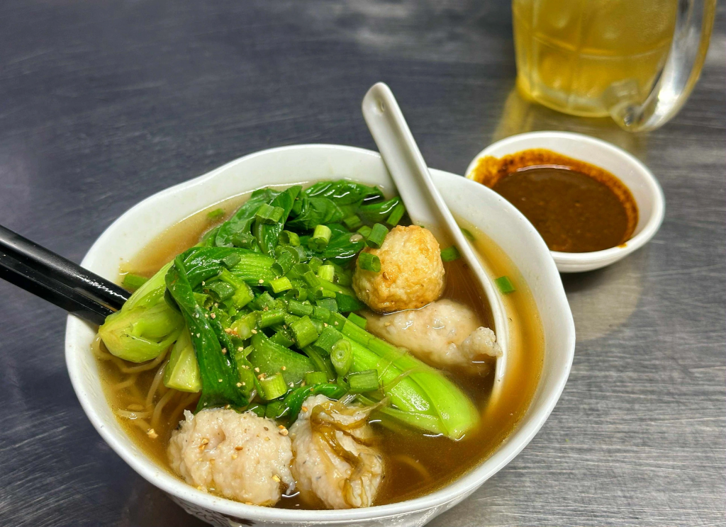 Giá món ăn ở quán được giữ nguyên nhiều năm nay. Ảnh: Cao An Biên/Thanh niên. Giá món ăn ở quán được giữ nguyên nhiều năm nay. Ảnh: Cao An Biên/Thanh niên.
