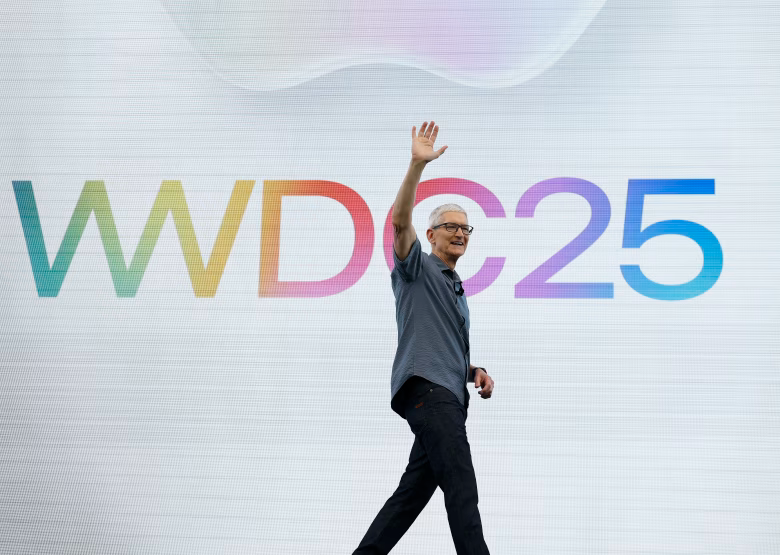 CEO Tim Cook của Apple tại WWDC ngày 9/6. Ảnh: Justin Sullivan/Getty Images.