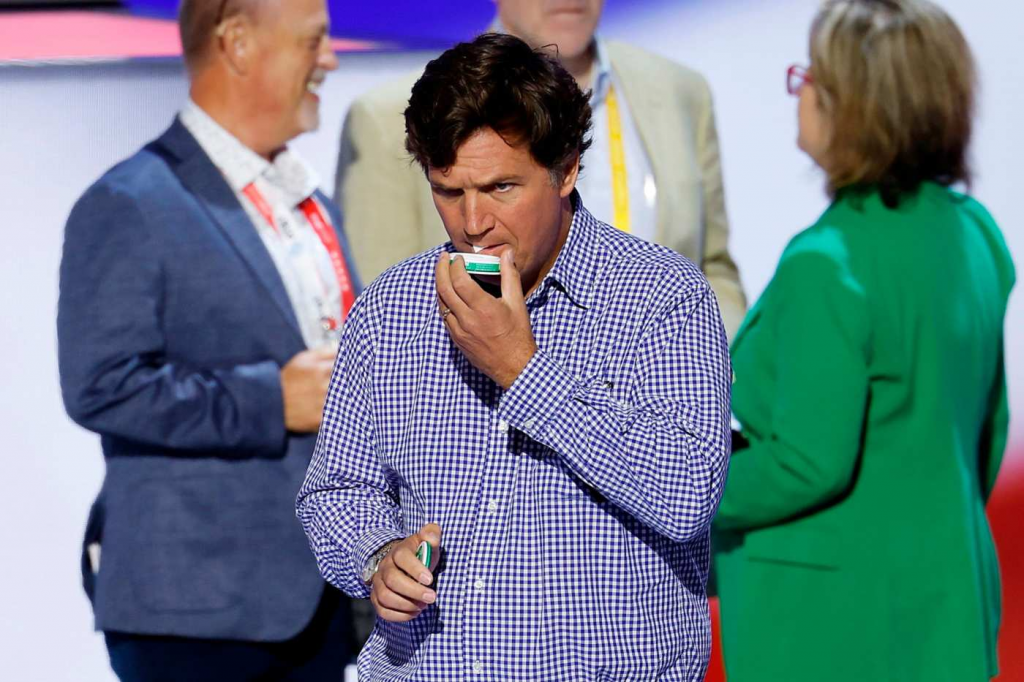 Nhà bình luận Tucker Carlson đã ra mắt thương hiệu túi Nicotine của riêng mình vào năm ngoái. Ảnh: Chip Somodevilla/Getty Images/Financial Times.